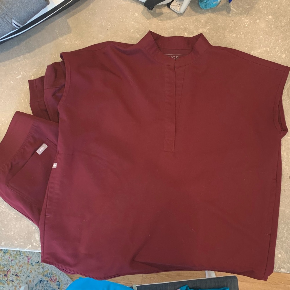FIGS maroon Rafaela top & zamora jogger bottoms